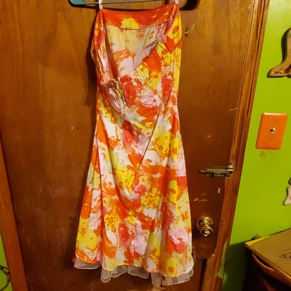 Dress - Picture 2 of 3